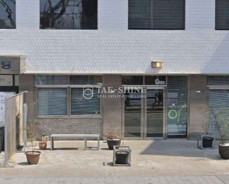 서울 성동구 성수동1가 656-968 (영화빌딩) 뚝섬,서울숲 대로변 전용20 1층 상가 월세 매물번호 10930 사진 1
